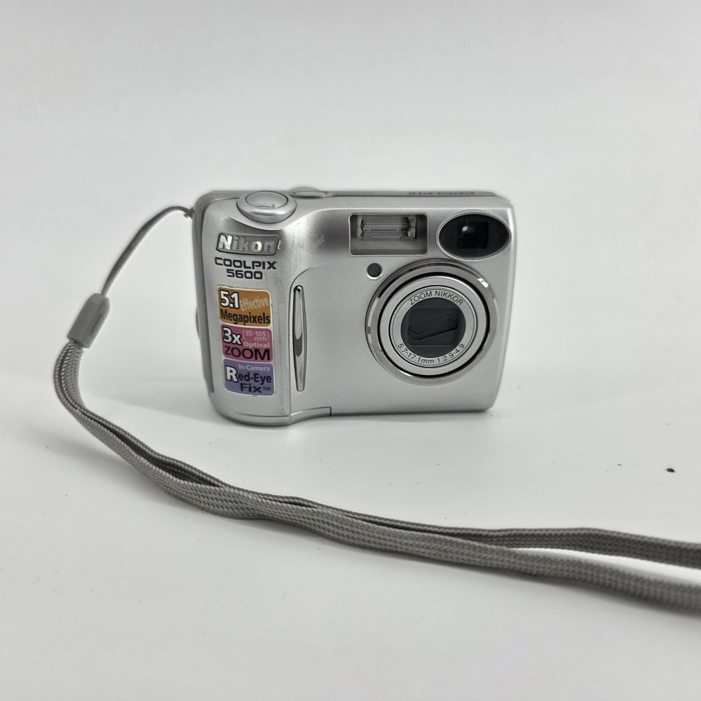 Nikon Coolpix 5600 5.1MP Digital Camera Silver 3x Optical Zoom WORKS